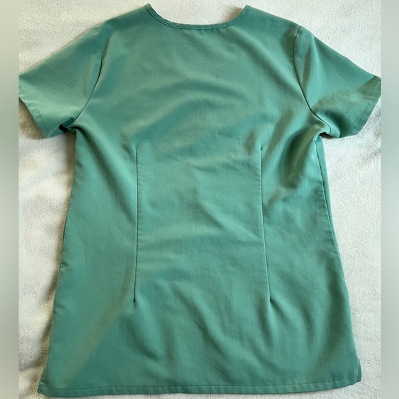 Figs Scrub Set X-small Top and Small Bottoms - Picture 3 of 9